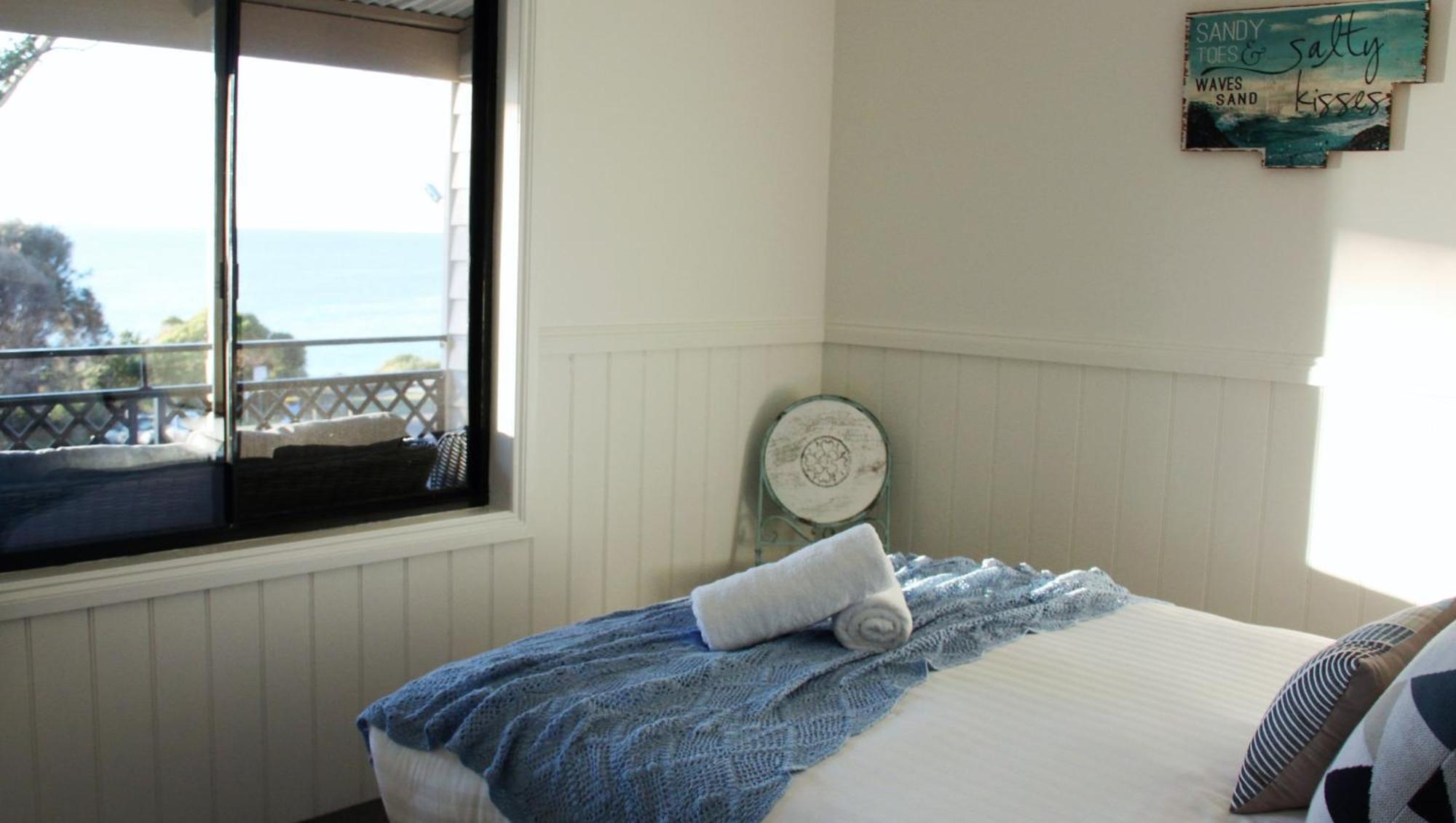 Kingfisher Cottage Beachfront At The Binalong Bay Esterno foto