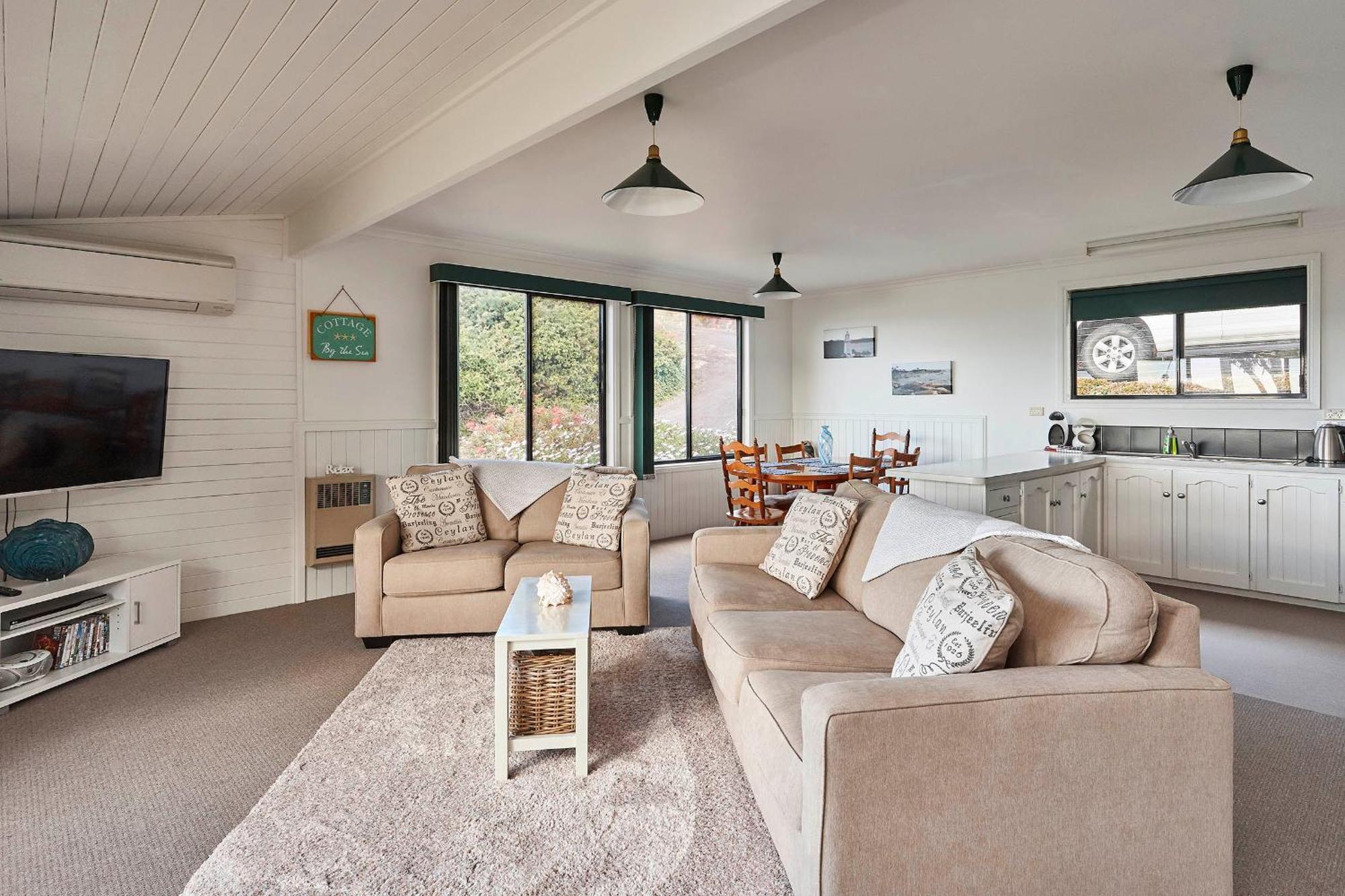 Kingfisher Cottage Beachfront At The Binalong Bay Esterno foto