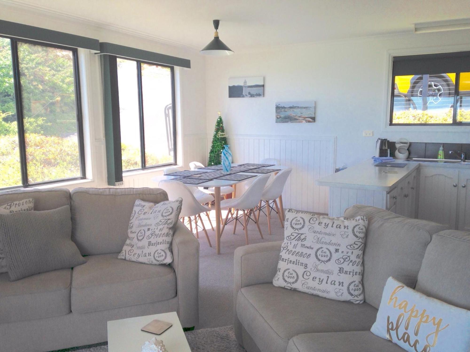 Kingfisher Cottage Beachfront At The Binalong Bay Esterno foto