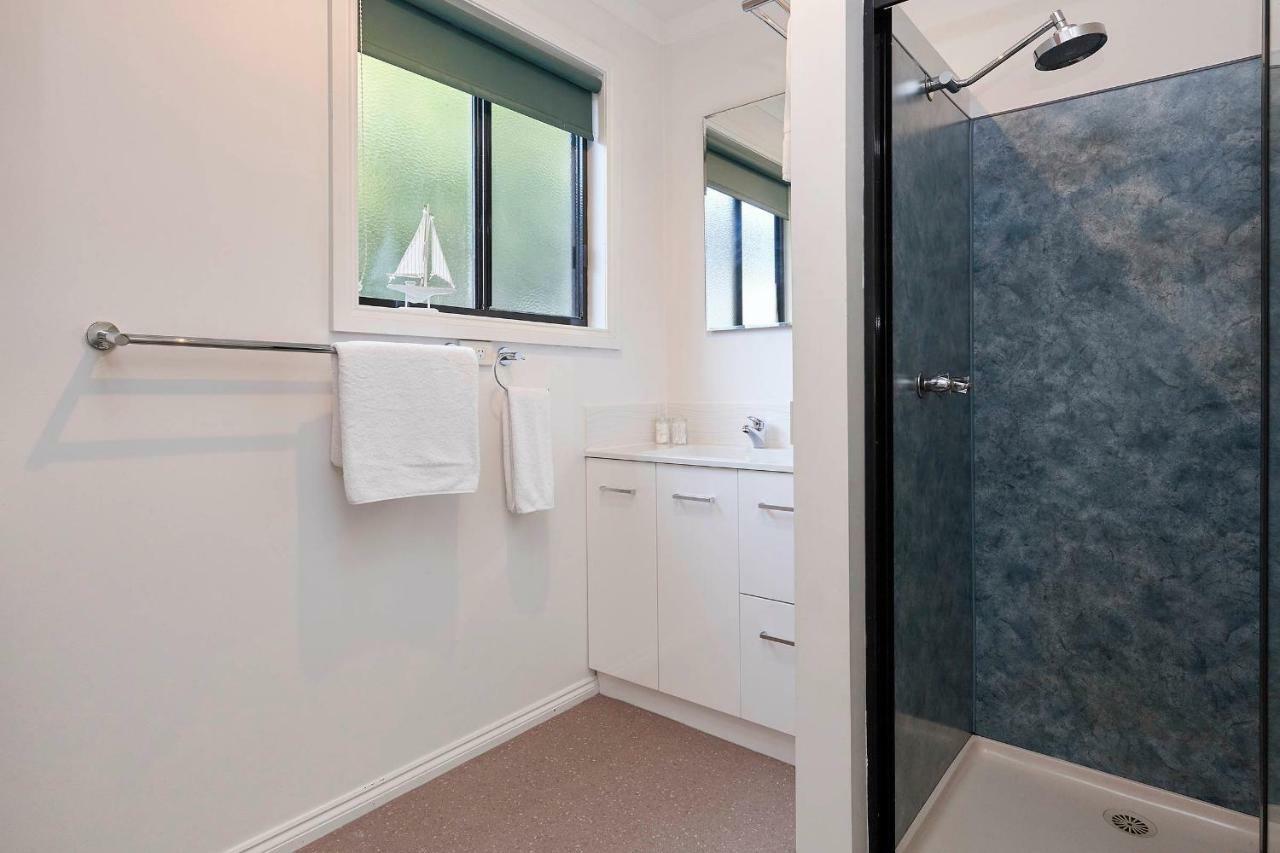Kingfisher Cottage Beachfront At The Binalong Bay Esterno foto